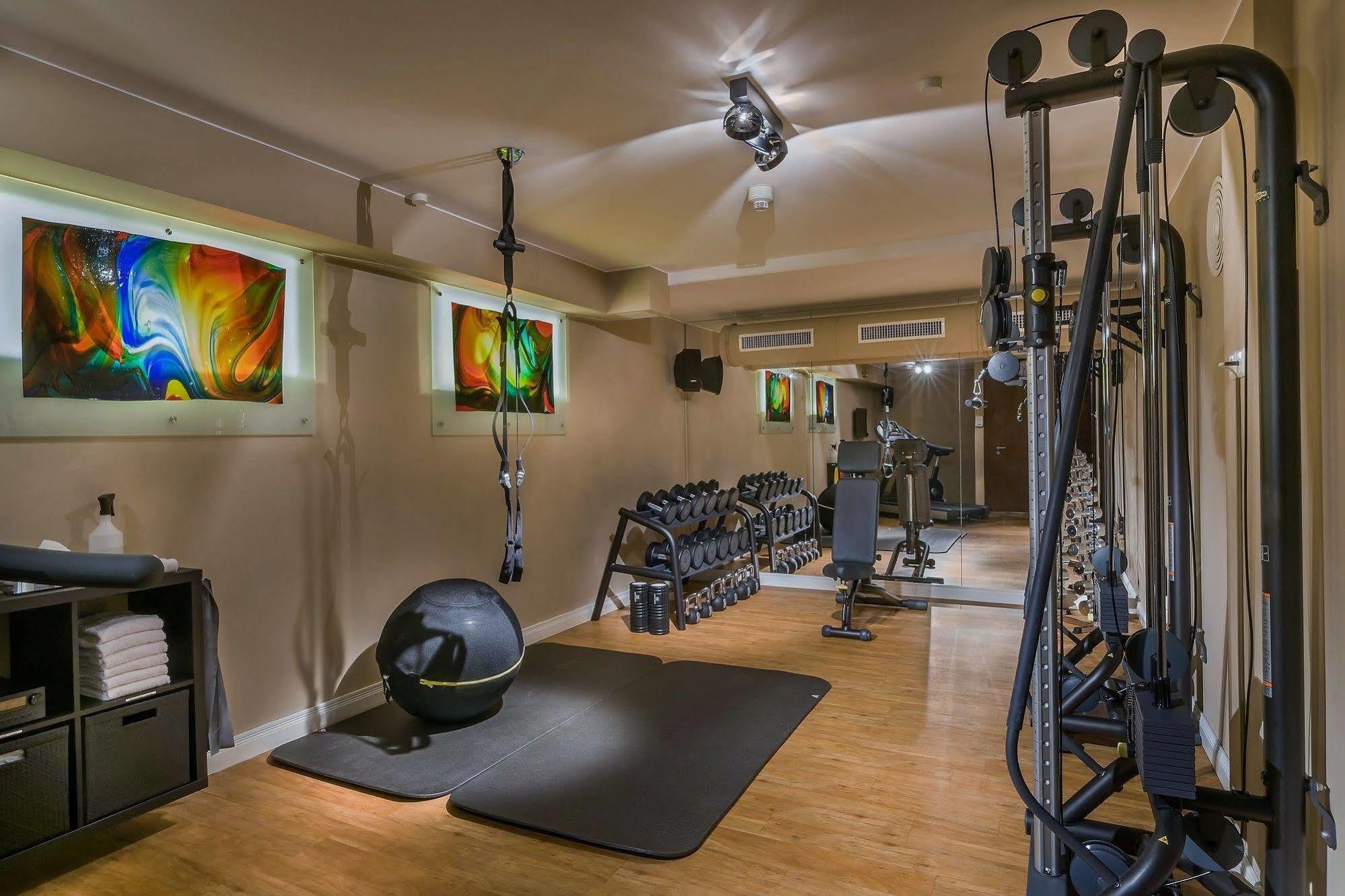 Adelante Boutique 4*